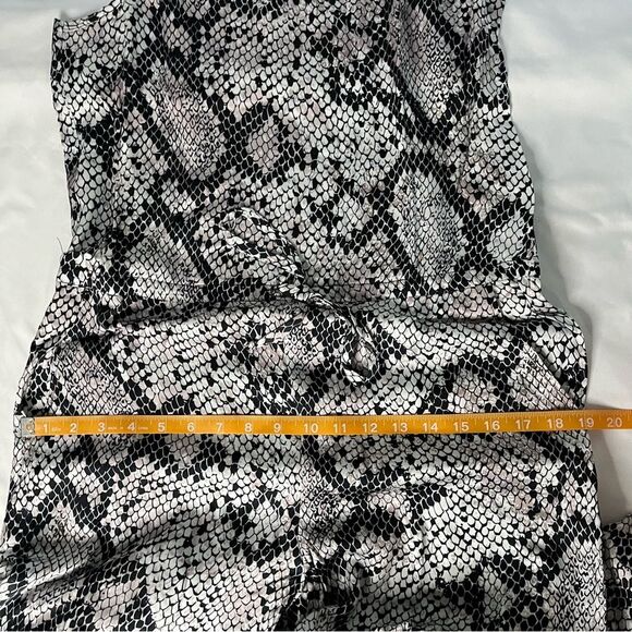 NWT Chaser Women Sz S Grey Snake Print Wide Leg Jumpsuit Spaghetti Strap V Neck - Picture 7 of 10
